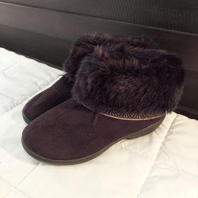 Size 7 Boots by Guess, Totes, Skechers and more (B3-BBL)