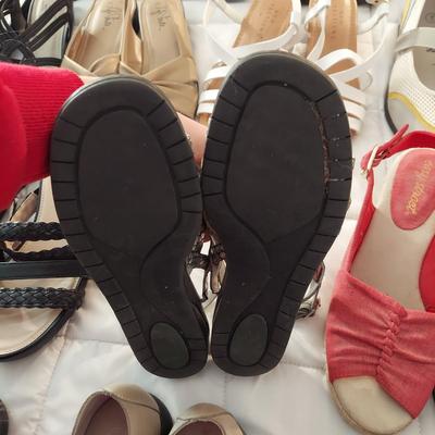 Size 7 Comfort Shoes by Clark's, Easy Spirit, Naturalizer and more (B3-BBL)