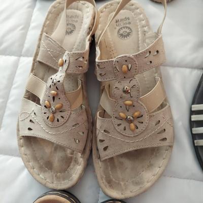 Size 7 Comfort Shoes by Clark's, Easy Spirit, Naturalizer and more (B3-BBL)