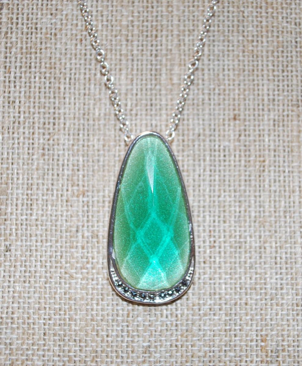 Green Synthetic Emerald Style Stone 1 1 2 Necklace With 8 Stone green-synthetic-emerald-style-stone-1-1-2-necklace-with-8-stone