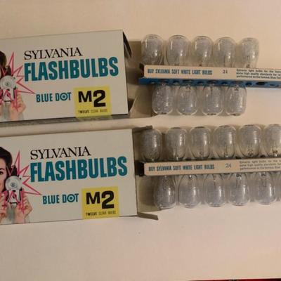 2 Sylvania GE Flashbulbs Clear M2 Blue Dot Box