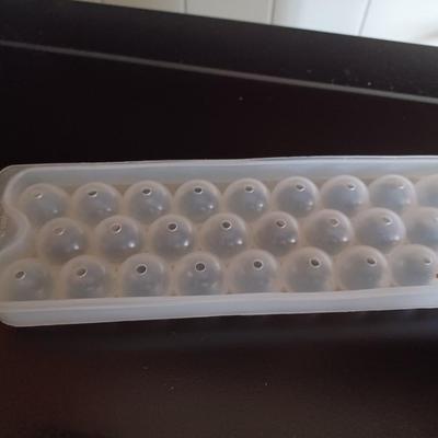 Round ball ice cube trays