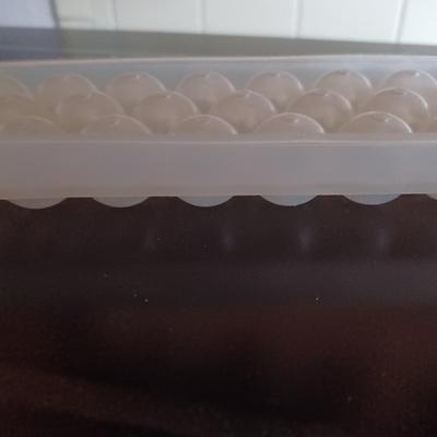 Round ball ice cube trays