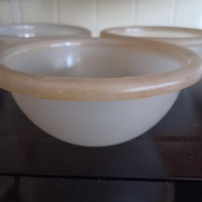8 plastic mcm bowls