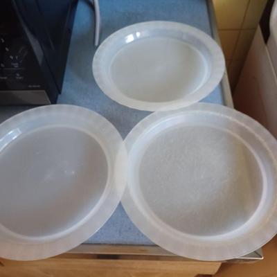 3 microwave plates