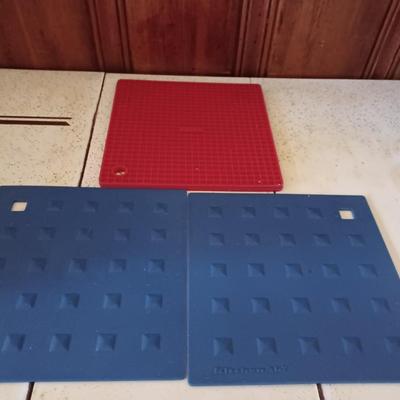 3 silicon trivet lot