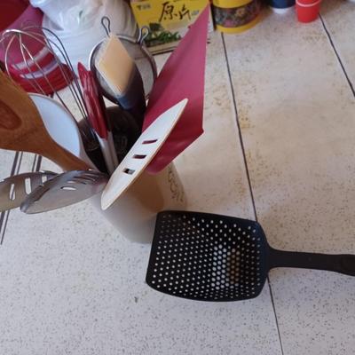 utensil lot in canister