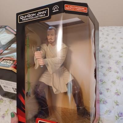3 Star Wars figures NIB
