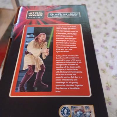 3 Star Wars figures NIB