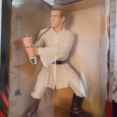 3 Star Wars figures NIB