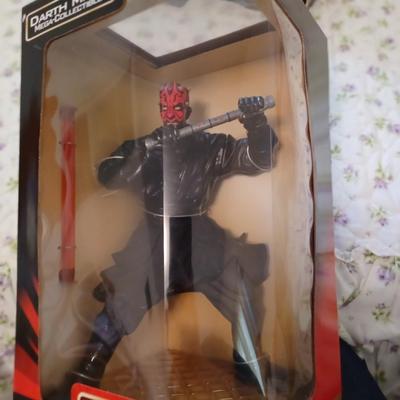 3 Star Wars figures NIB