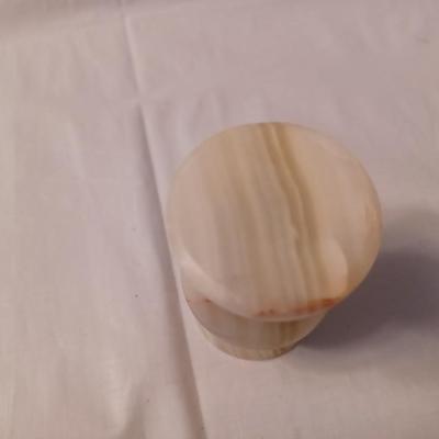 MARBLE POLISHED FOOTED BUD VASE
