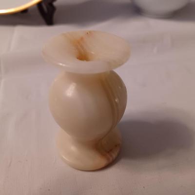 MARBLE POLISHED FOOTED BUD VASE