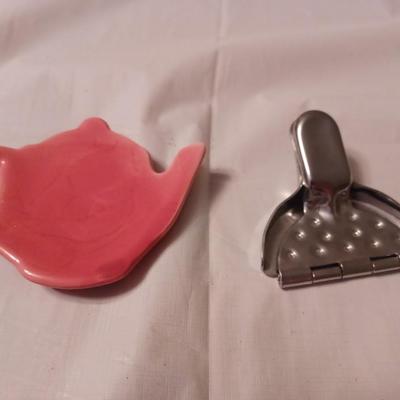 tea bag holder and strainer