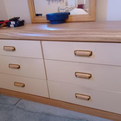Dresser w/ mirror