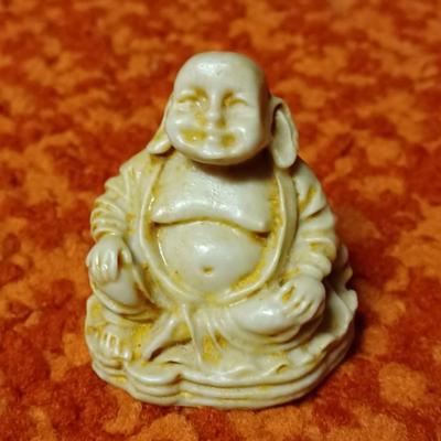VINTAGE BUDDHA FIGURINE SCULPTURE RESIN