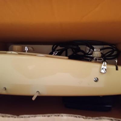 Singer sewing machine and Cabinet