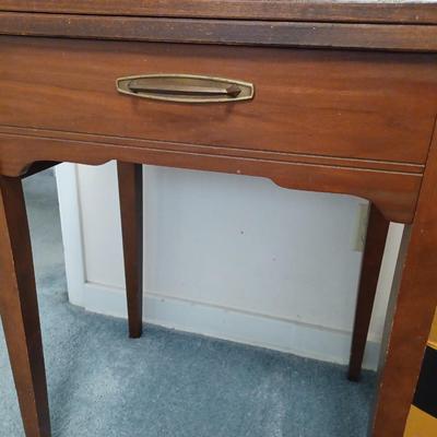 Singer sewing machine and Cabinet