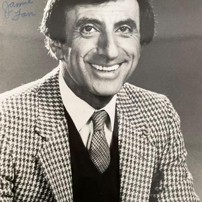 M.A.S.H.Jamie Farr signed photo