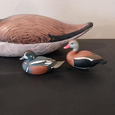 RESIN TYPE DUCK AND DUCKS UNLIMITED FIGURES