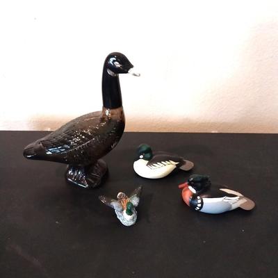 AVON COLOGNE GOOSE & 2 DUCKS UNLIMITED FIGURES