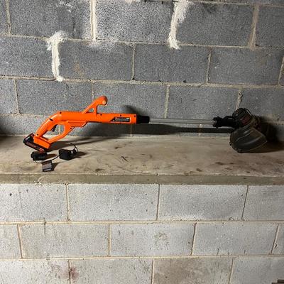 Black & Decker Cordless String Trimmer & Electric Blower/Vacuum (BS1-MG)