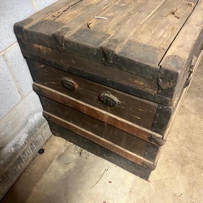 Vintage Wooden Trunk (BS1-MG)