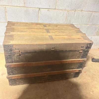Vintage Wooden Trunk (BS1-MG)