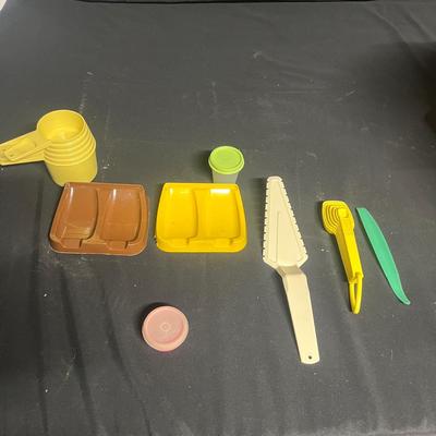 Vintage Tupperware (BS1-MG)