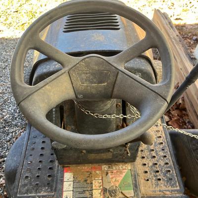 Poulan Riding Lawnmower (Y-MG)