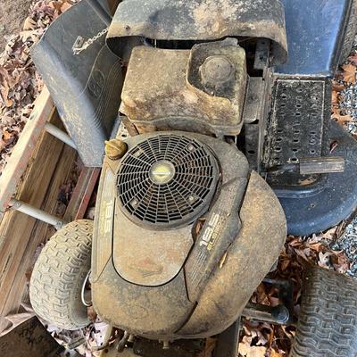 Poulan Riding Lawnmower (Y-MG)