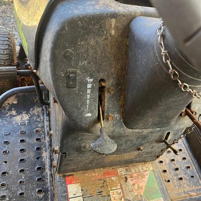 Poulan Riding Lawnmower (Y-MG)