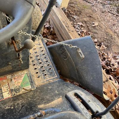 Poulan Riding Lawnmower (Y-MG)