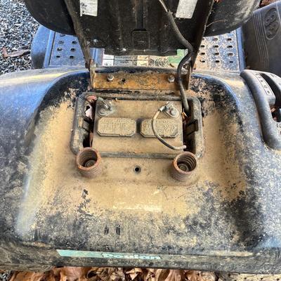 Poulan Riding Lawnmower (Y-MG)