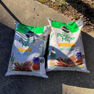 MiracleGro Potting Mix & More (Y-MG)