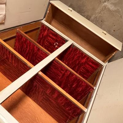 Cute little kitchen cabinet