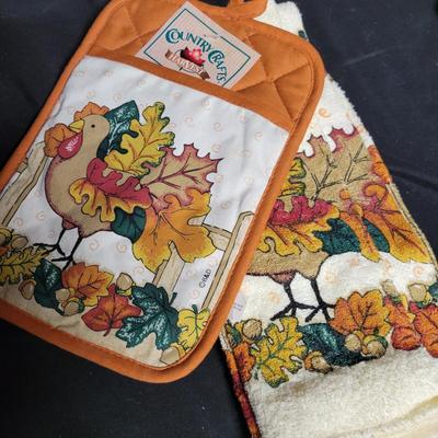 Thanksgiving Decor Assortment, incl. Fitz & Floyd (BS2-DW)