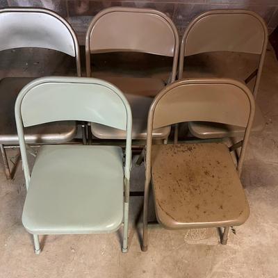 Vintage Dining Room Table & Five Krueger Folding Metal Chairs (BS1-MG)