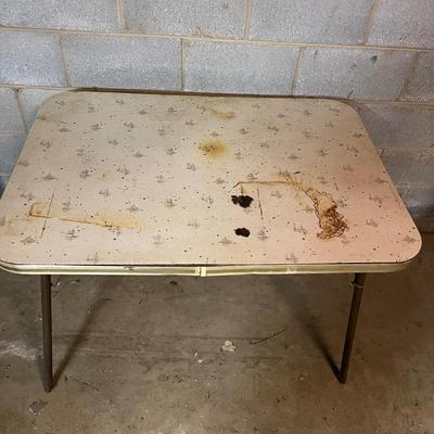 Vintage Dining Room Table & Five Krueger Folding Metal Chairs (BS1-MG)