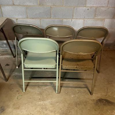 Vintage Dining Room Table & Five Krueger Folding Metal Chairs (BS1-MG)