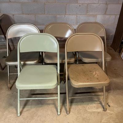 Vintage Dining Room Table & Five Krueger Folding Metal Chairs (BS1-MG)