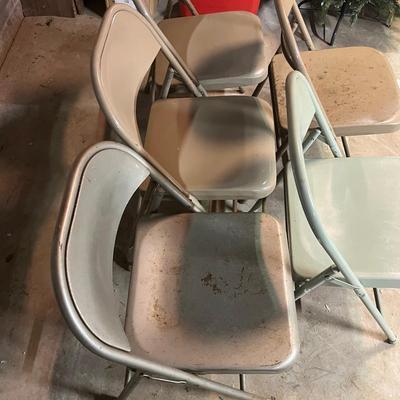 Vintage Dining Room Table & Five Krueger Folding Metal Chairs (BS1-MG)