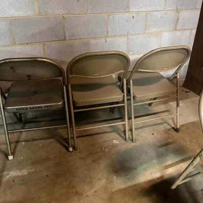 Vintage Dining Room Table & Five Krueger Folding Metal Chairs (BS1-MG)
