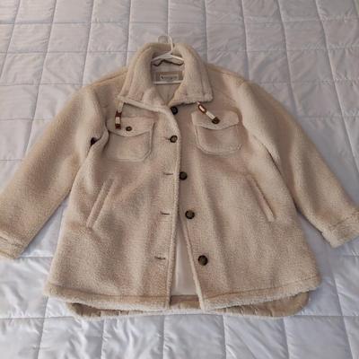 Women's Coats by Ugg & More, Size M/L/XL (B3-BBL)