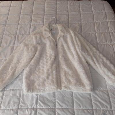 Women's Coats by Ugg & More, Size M/L/XL (B3-BBL)