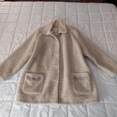 Women's Coats by Ugg & More, Size M/L/XL (B3-BBL)