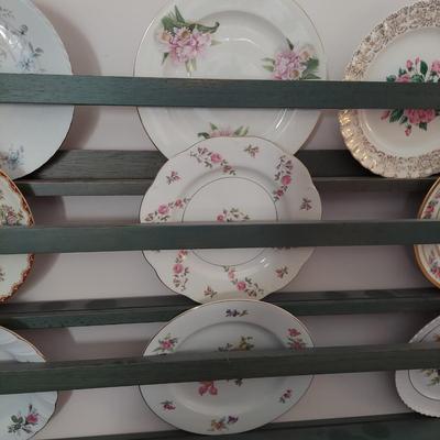 Plate Display Shelf and Collectible Vintage China (B3-BBL)