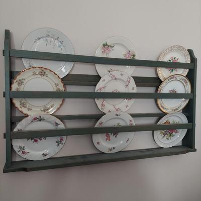 Plate Display Shelf and Collectible Vintage China (B3-BBL)