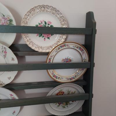Plate Display Shelf and Collectible Vintage China (B3-BBL)