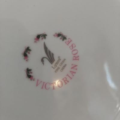 Plate Display Shelf and Collectible Vintage China (B3-BBL)